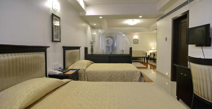 Ambience Executive Hotel Pimpri-Chinchwad Bagian luar foto