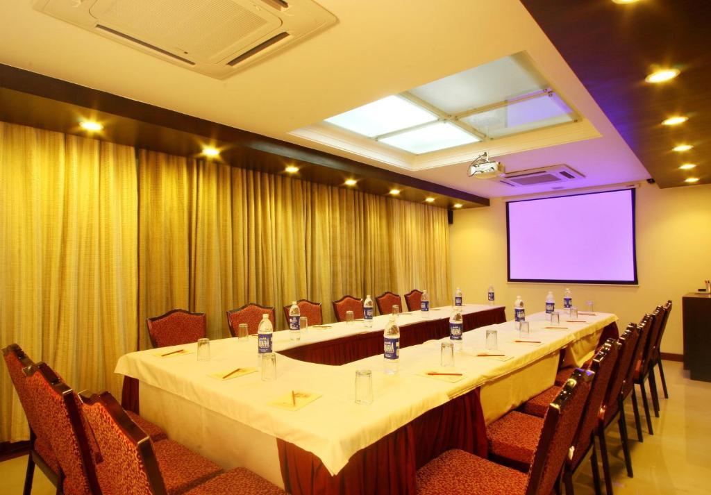 Ambience Executive Hotel Pimpri-Chinchwad Bisnis foto