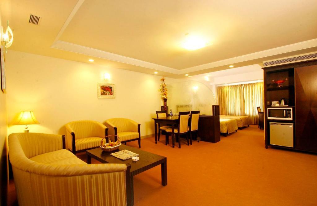 Ambience Executive Hotel Pimpri-Chinchwad Ruang foto