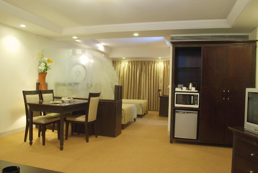 Ambience Executive Hotel Pimpri-Chinchwad Ruang foto