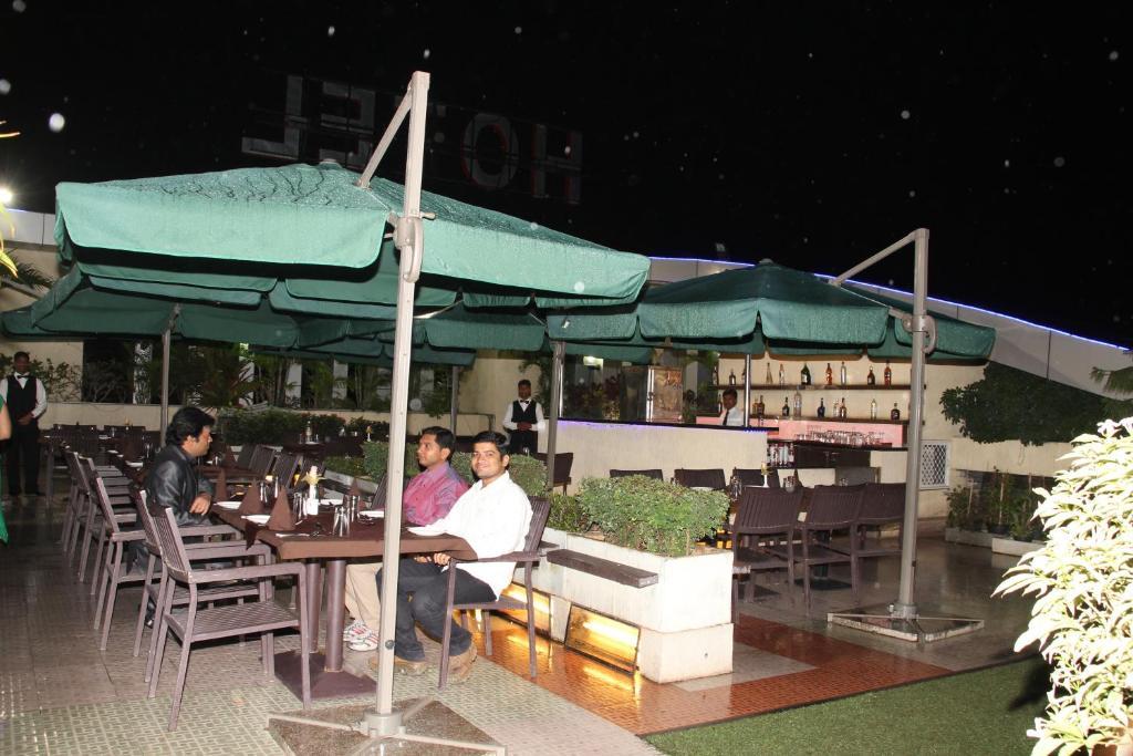 Ambience Executive Hotel Pimpri-Chinchwad Restoran foto